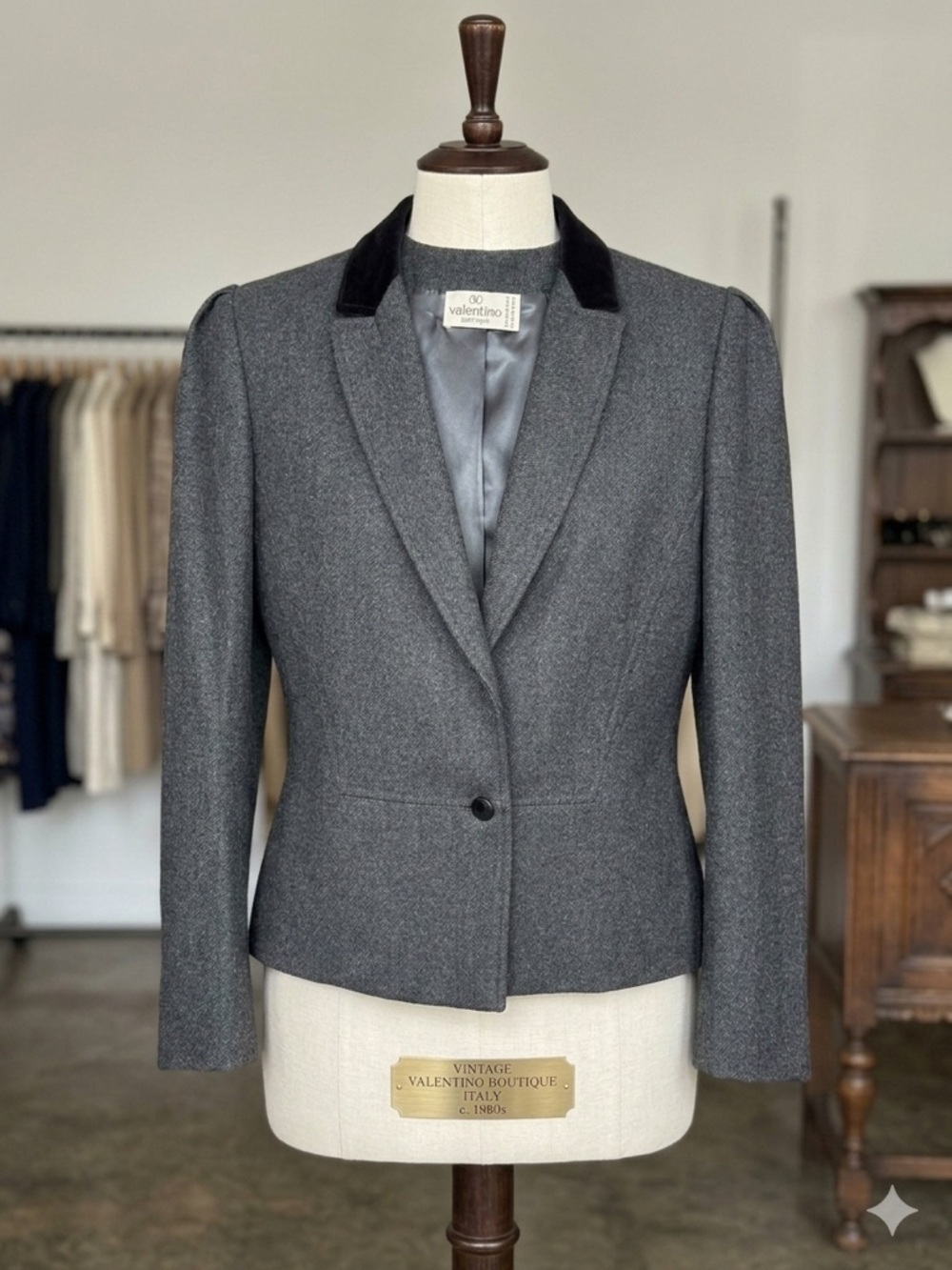 Valentino Boutique Vintage Wool Blazer With Velvet Collar and Buttons Size 10